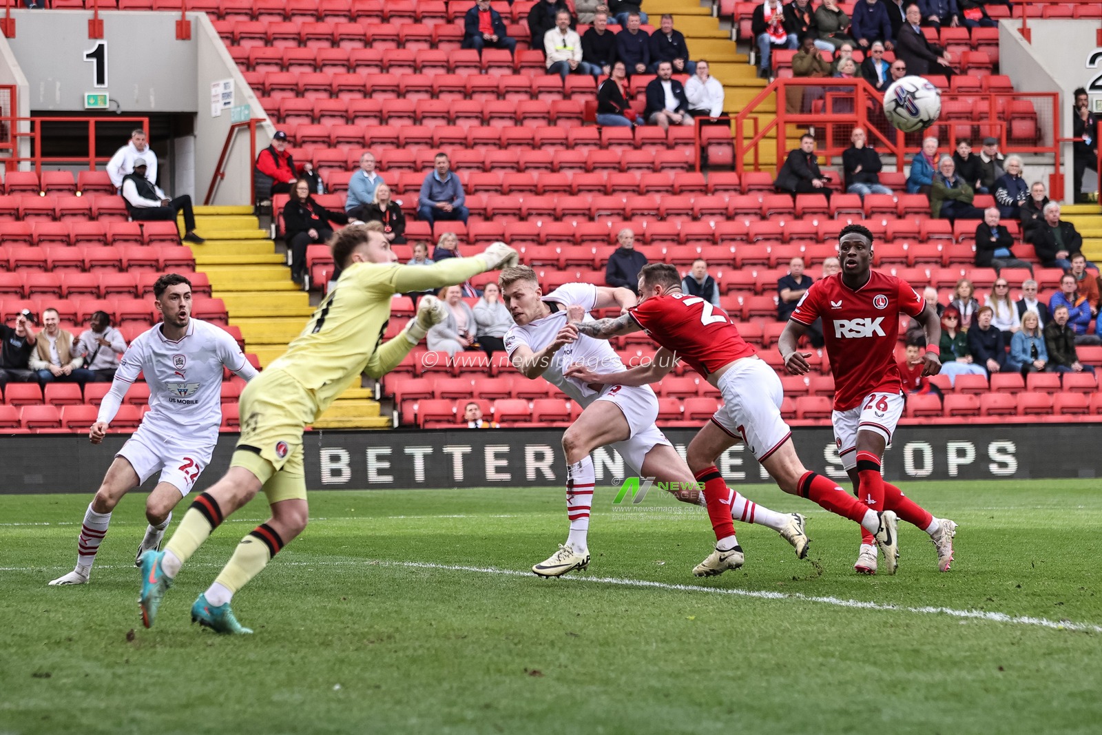 Sam Cosgrove of Barnsley in action during the Sky Bet League 1 match Charlton Athletic vs Barnsley at The Valley, London, United Kingdom, 6th April 2024

(Photo by Mark Cosgrove/News Images)