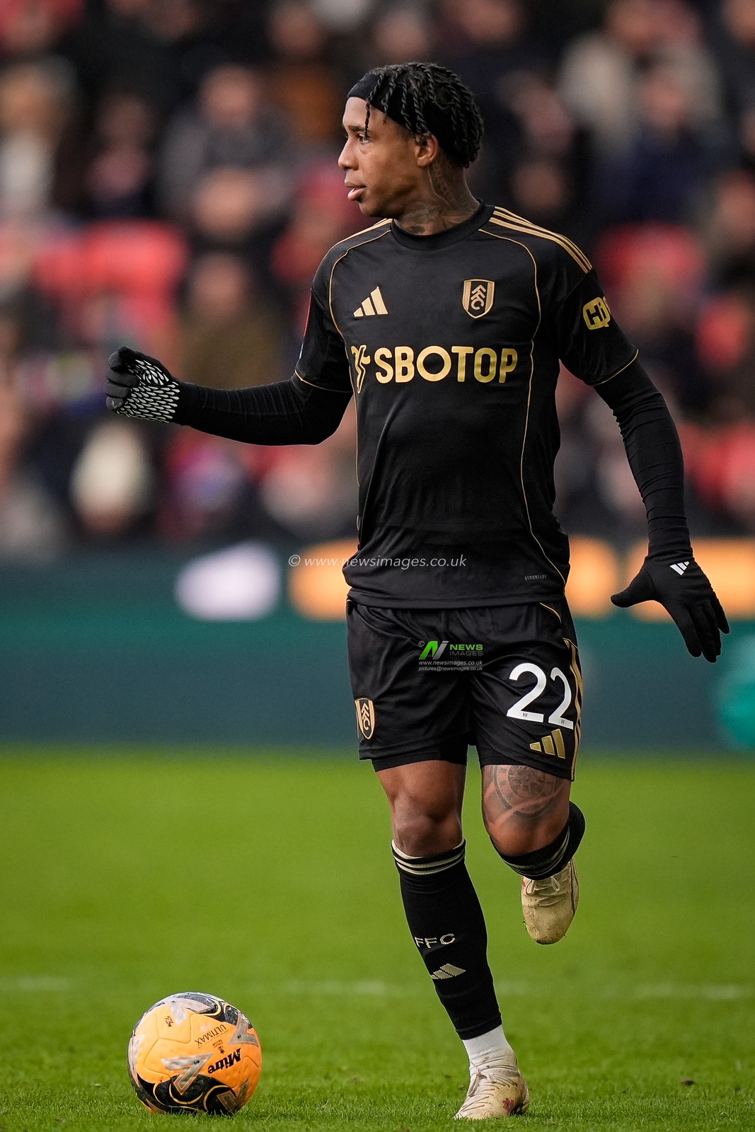 Kevin of Fulham brings down the ball during the Emirates FA Cup 4th Round  match Stoke City vs Fulham at Bet365 Stadium, Stoke On Trent, United Kingdom on 15 February 2026

(Photo by Maynard Manyowa/News Images)