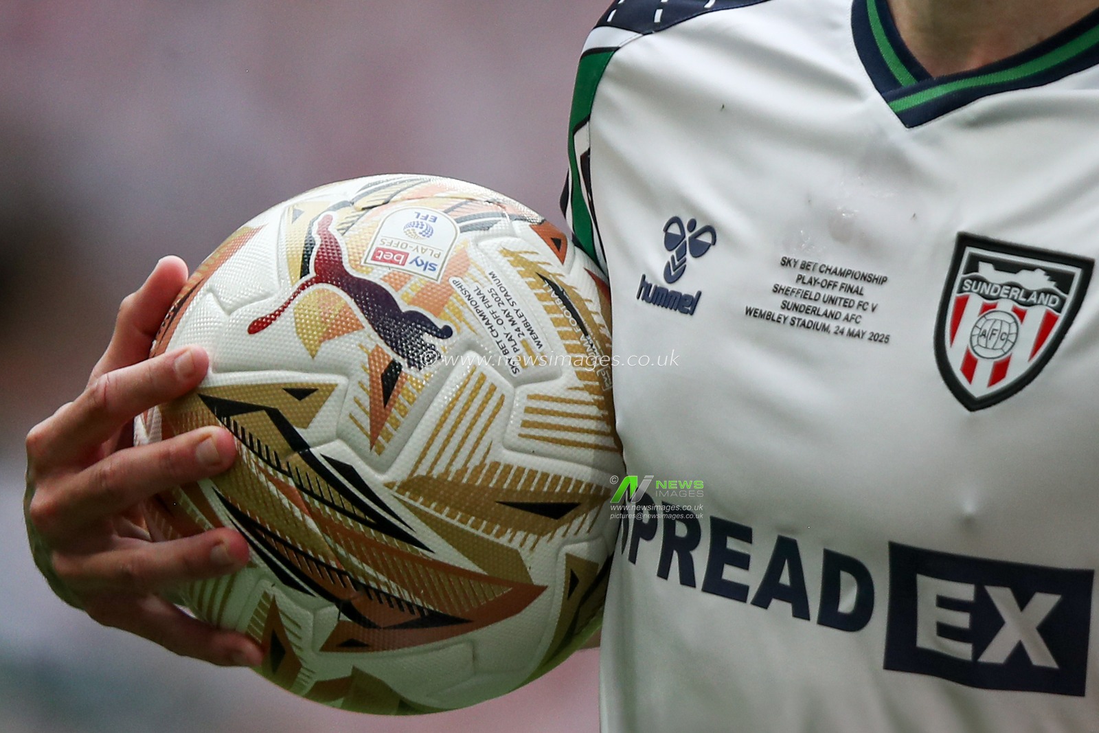 Ball in hands during the Sky Bet Championship Playoff Final match Sheffield United vs Sunderland at Wembley Stadium, London, United Kingdom, 24th May 2025

(Photo by Izzy Poles/News Images)
