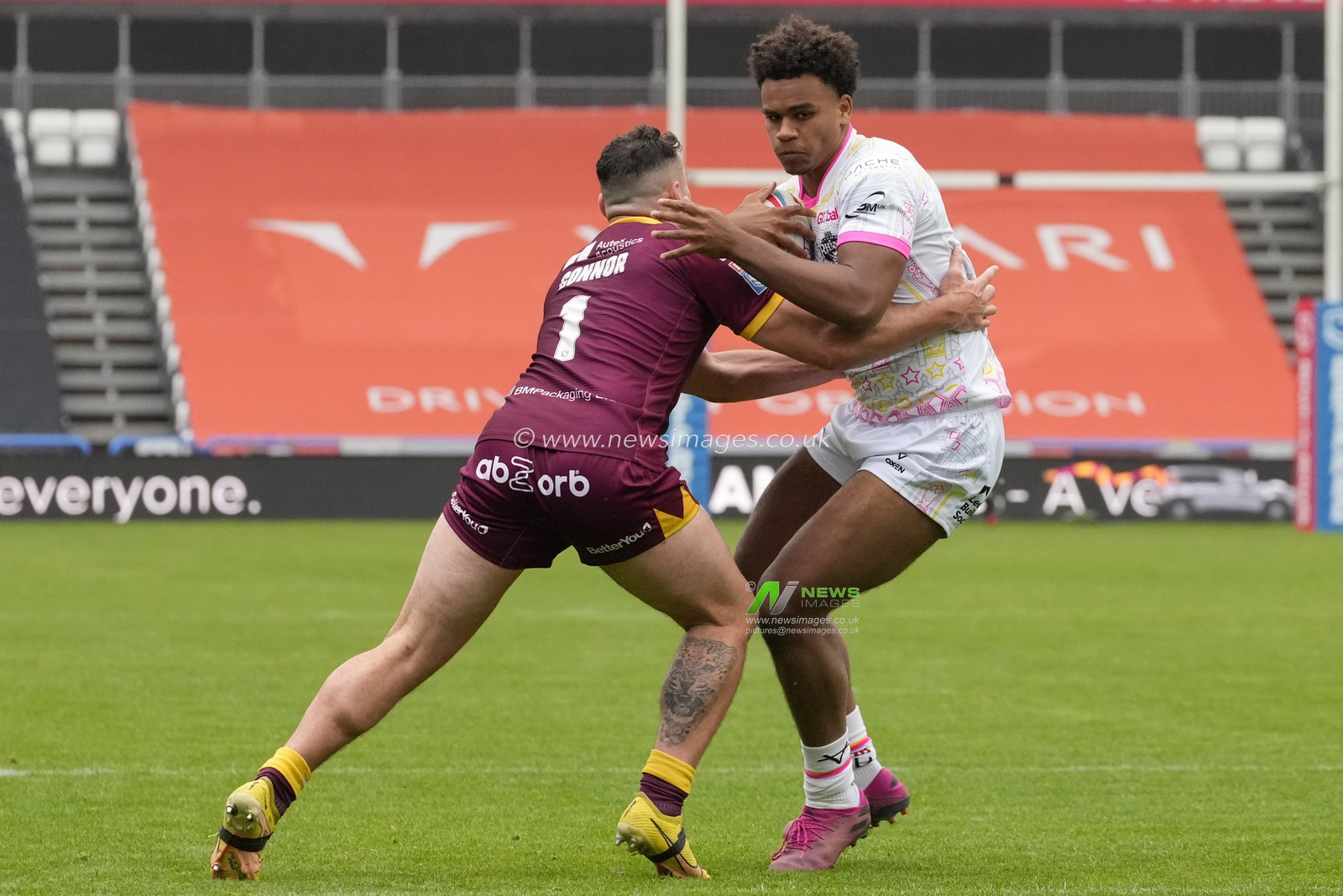 Jake Connor #1 of Huddersfield Giants tackles Leon Ruan #31 of Leeds Rhinos during the Betfred Super League Round 23 match Huddersfield Giants vs Leeds Rhinos at John Smith's Stadium, Huddersfield, United Kingdom, 27th August 2023

(Photo by Steve Flynn/News Images)