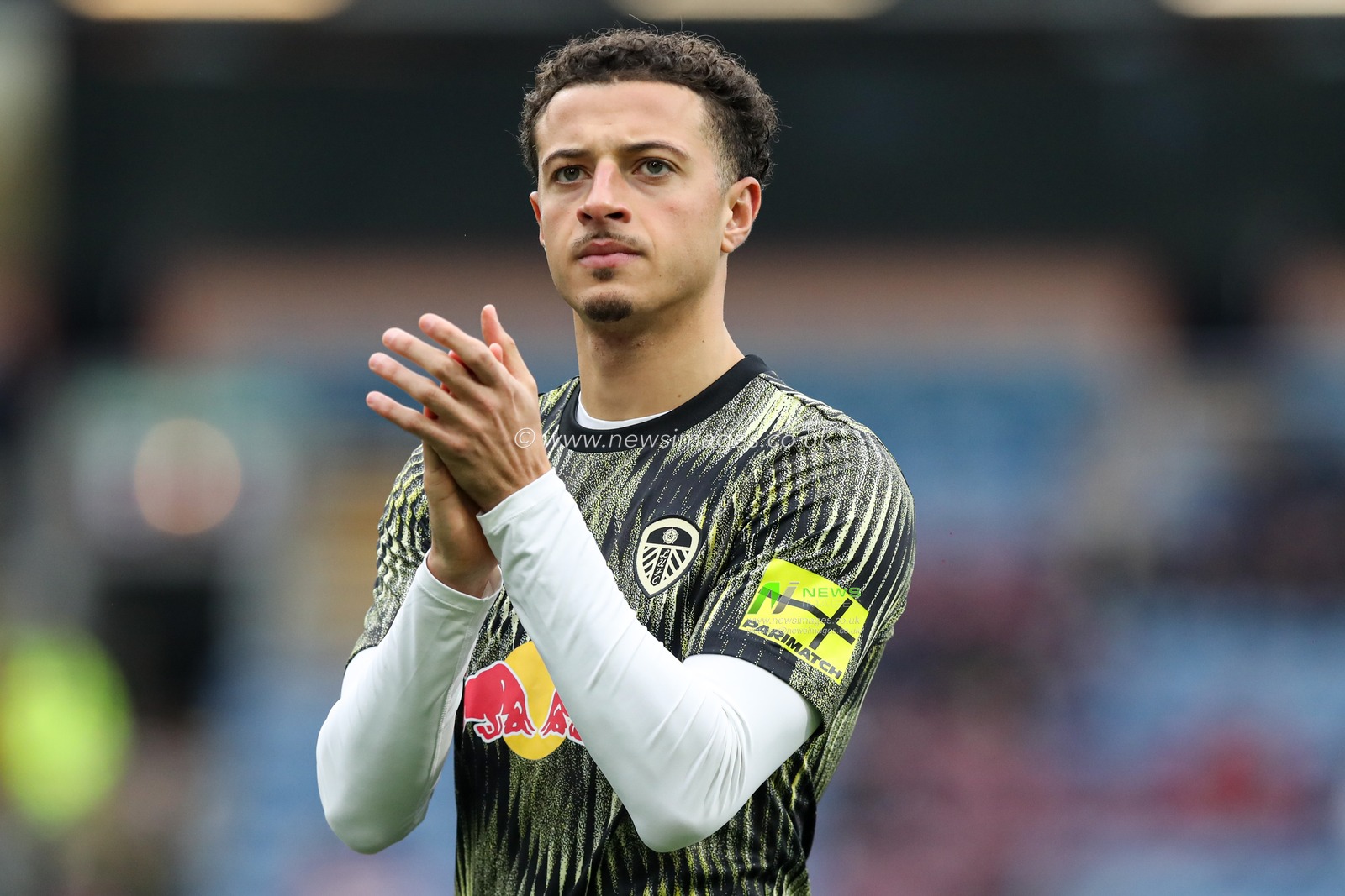 Ethan Ampadu of Leeds United warms up ahead of the Premier League match Burnley vs Leeds United at Turf Moor, Burnley, United Kingdom, 18th October 2025

(Photo by Jorge Horsted/News Images)