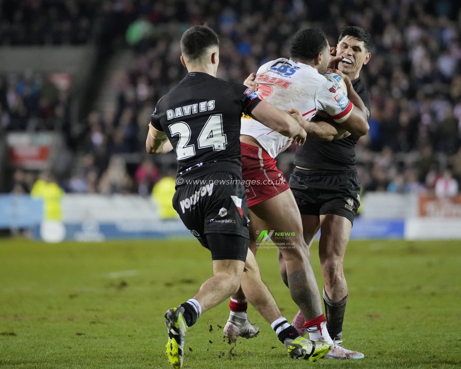 Waqa Blake of St. Helens runs into Dean Parata of London Broncos during the Betfred Super League Round 1 match St Helens vs London Broncos at Totally Wicked Stadium, St Helens, United Kingdom, 16th February 2024

(Photo by Steve Flynn/News Images)