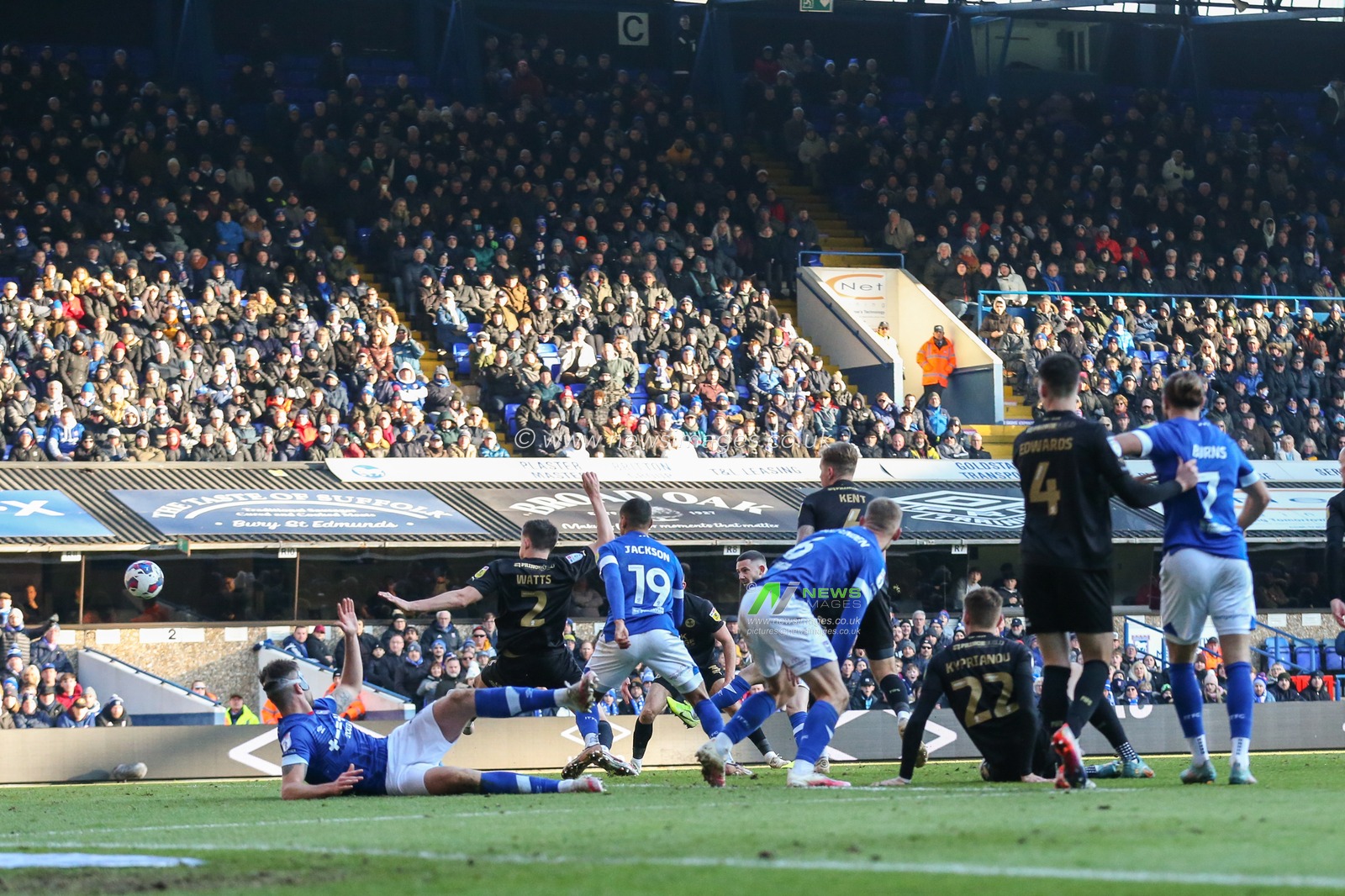Conor Chaplin #10 of Ipswich Town scores to make it 2-1 during the Sky Bet League 1 match Ipswich Town vs Peterborough at Portman Road, Ipswich, United Kingdom, 10th December 2022

(Photo by Arron Gent/News Images)