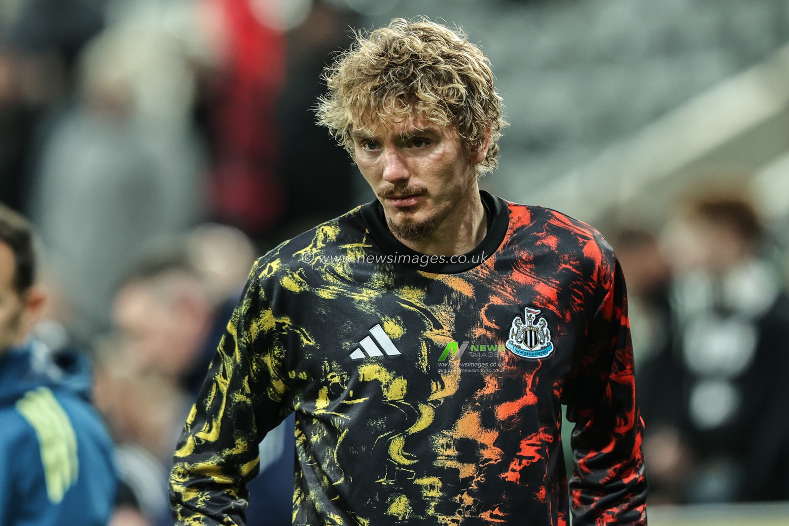 Nick Woltemade of Newcastle United in the pregame warmup session during the Premier League match Newcastle United vs Manchester City at St. James's Park, Newcastle, United Kingdom, 21st November 2025

(Photo by Alfie Cosgrove/News Images)

*** GER AUT SUI OUT ***