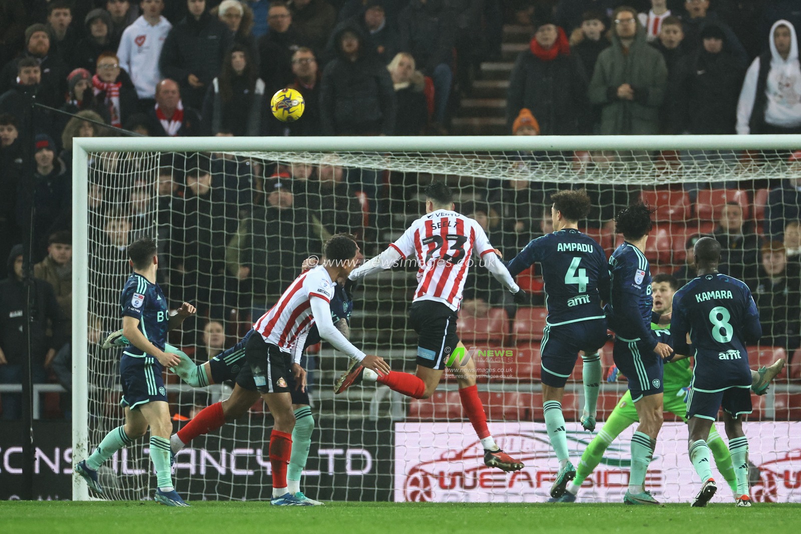 Jenson Seelt #23 of Sunderland heads on goal causing keeper to make a fingertip save during the Sky Bet Championship match Sunderland vs Leeds United at Stadium Of Light, Sunderland, United Kingdom, 12th December 2023

(Photo by Mark Cosgrove/News Images)