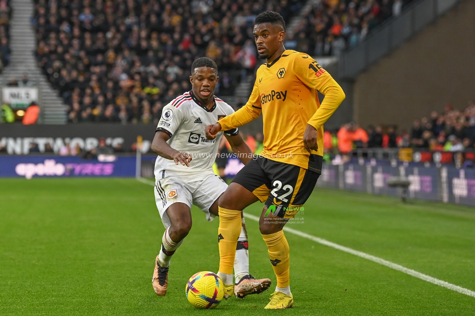 NÃ©lson Semedo #22 of Wolverhampton Wanderers is pressured by Tyrell Malacia #12 of Manchester United during the Premier League match Wolverhampton Wanderers vs Manchester United at Molineux, Wolverhampton, United Kingdom, 31st December 2022

(Photo by Craig Thomas/News Images)