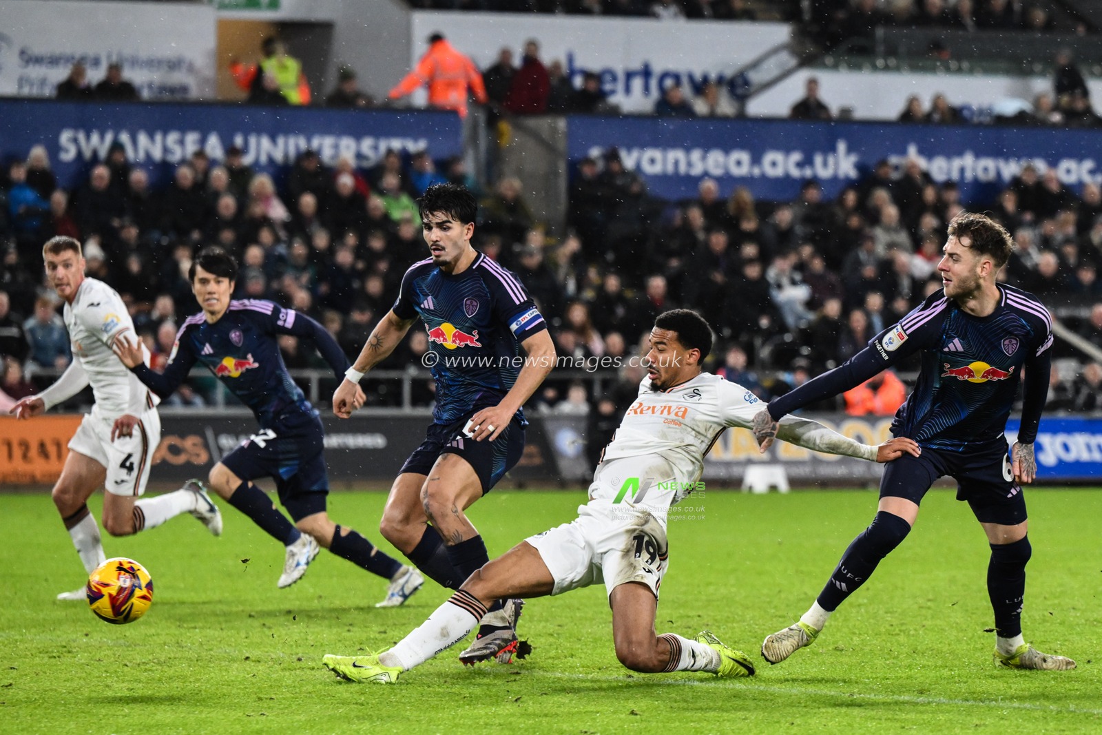 Florian Bianchini of Swansea City scores a goal to make it 3-3 during the Sky Bet Championship match Swansea City vs Leeds United at Swansea.com Stadium, Swansea, United Kingdom, 24th November 2024

(Photo by Craig Thomas/News Images)