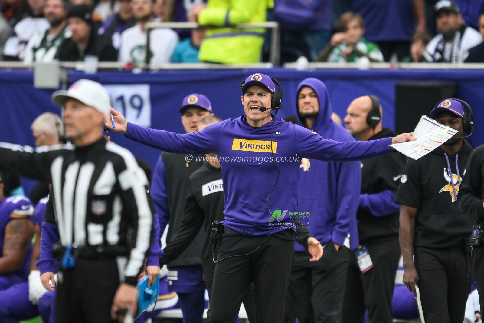 Kevin O'Connell Head coach of the Minnesota Vikings reacts to a refs call during the Week 5 match New York Jets vs Minnesota Vikings at Tottenham Hotspur Stadium, London, United Kingdom, 6th October 2024

(Photo by Craig Thomas/News Images)