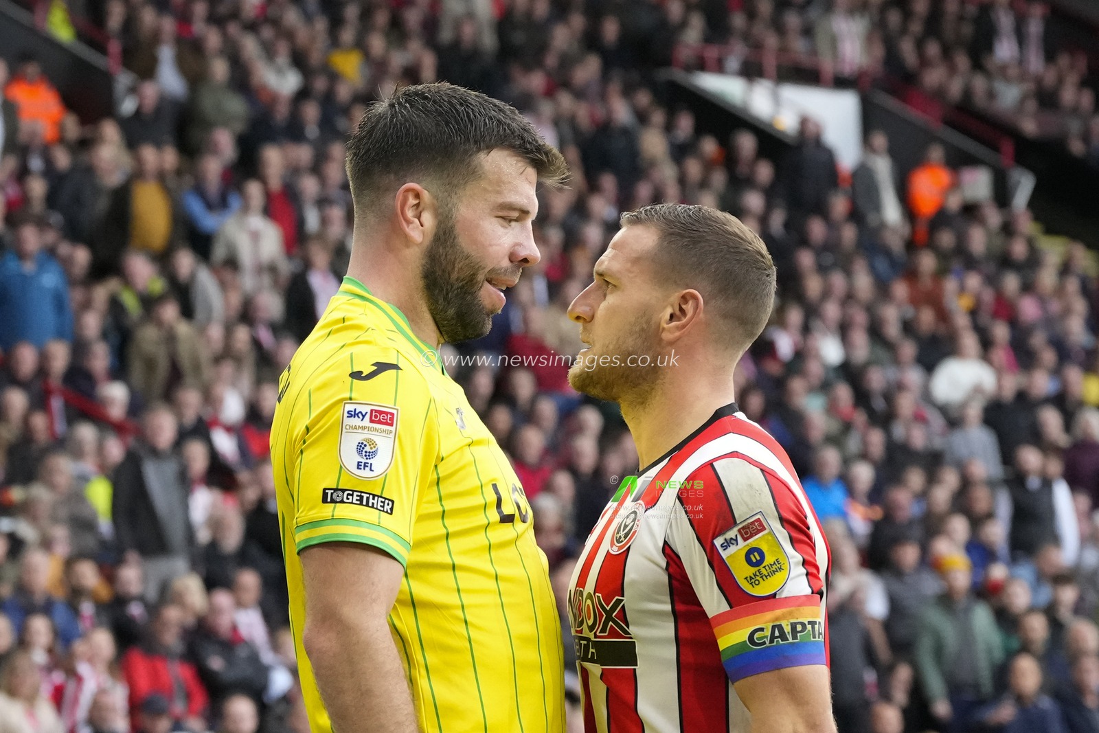 Grant Hanley #5 of Norwich City and Billy Sharp #10 of Sheffield United go head to head during the Sky Bet Championship match Sheffield United vs Norwich City at Bramall Lane, Sheffield, United Kingdom, 22nd October 2022

(Photo by Steve Flynn/News Images)