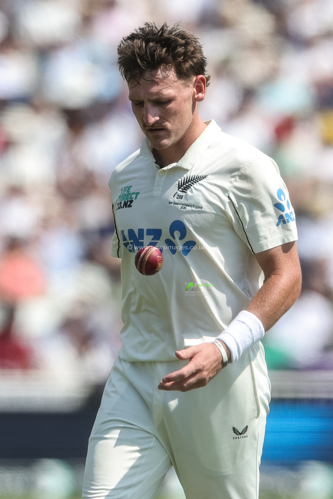 Nathan Smith of New Zealand receives the ball during the 3rd Rothesay Test Match Day 2 match England vs New Zealand at Trent Bridge, Nottingham, United Kingdom on 26 June 2026

(Photo by Mark Cosgrove/News Images)