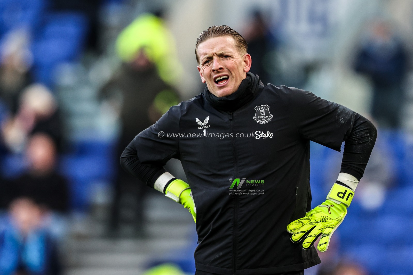 Everton goalkeeper Jordan Pickford in the pregame warmup session during the Emirates FA Cup Third Round match Everton vs Sunderland at Hill Dickinson Stadium, Liverpool, United Kingdom, 10th January 2026

(Photo by Alfie Cosgrove/News Images)