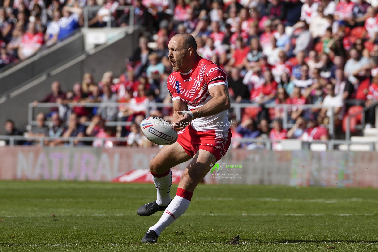 James Roby #9 of St Helens during the Betfred Super League match St Helens vs Salford Red Devils at Totally Wicked Stadium, St Helens, United Kingdom, 17th September 2022

(Photo by Steve Flynn/News Images)
