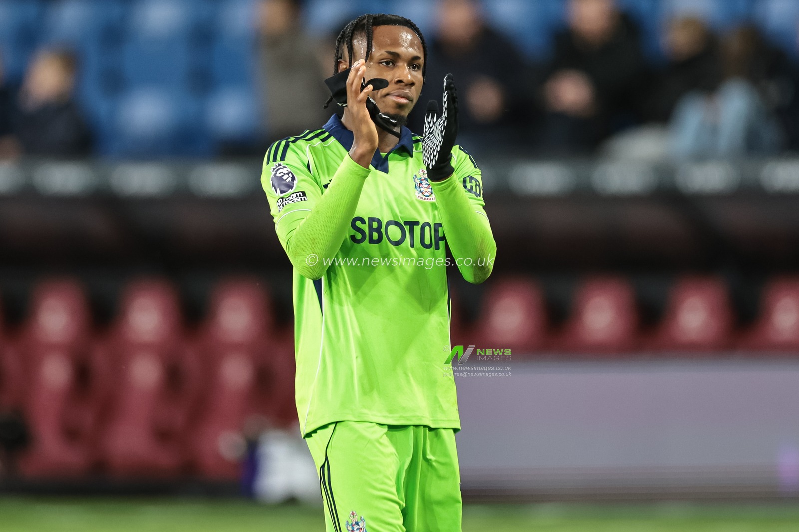 Samuel Chukwueze of Fulham applauds the fans after the final whistle during the Premier League match Burnley vs Fulham at Turf Moor, Burnley, United Kingdom, 13th December 2025

(Photo by Mark Cosgrove/News Images)

*** GER AUT SUI OUT ***