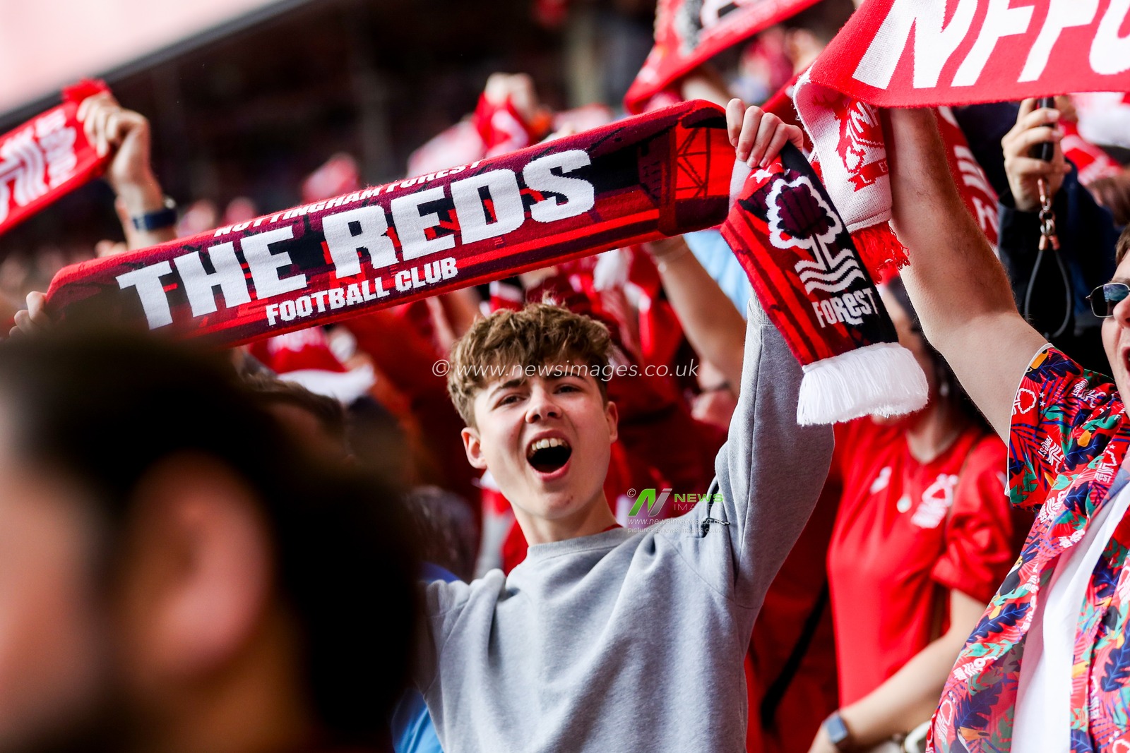 Nottingham Forest fans hold up scarves during the Premier League match Nottingham Forest vs Chelsea at City Ground, Nottingham, United Kingdom, 25th May 2025

(Photo by Izzy Poles/News Images)