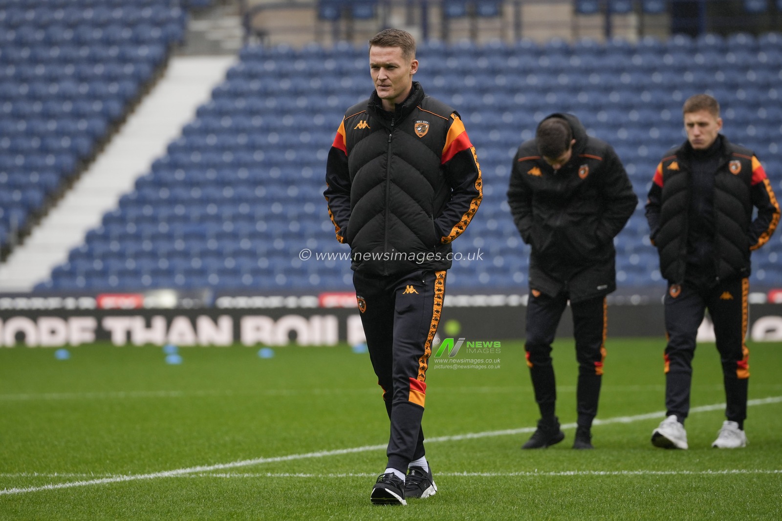 Sean McLoughlin #6 of Hull City inspects the pitch before the Sky Bet Championship match West Bromwich Albion vs Hull City at The Hawthorns, West Bromwich, United Kingdom, 4th November 2023

(Photo by Steve Flynn/News Images)