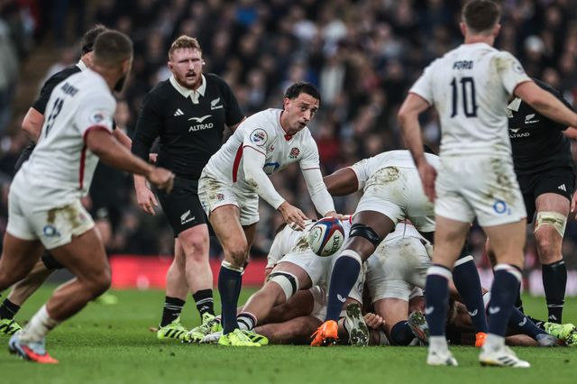 Alex Mitchell of England pulls the ball out during the Quilter Nations Series 2025 match England vs New Zealand at Allianz Stadium, Twickenham, United Kingdom, 15th November 2025

(Photo by Mark Cosgrove/News Images)

*** GER AUT SUI OUT ***