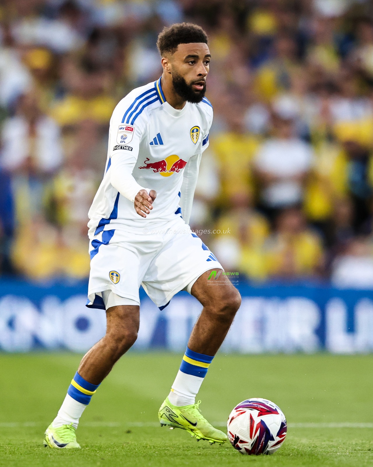 Jayden Bogle of Leeds United goes forward with the ball during the Sky Bet Championship match Leeds United vs Bristol City at Elland Road, Leeds, United Kingdom, 28th April 2025

(Photo by Alfie Cosgrove/News Images)