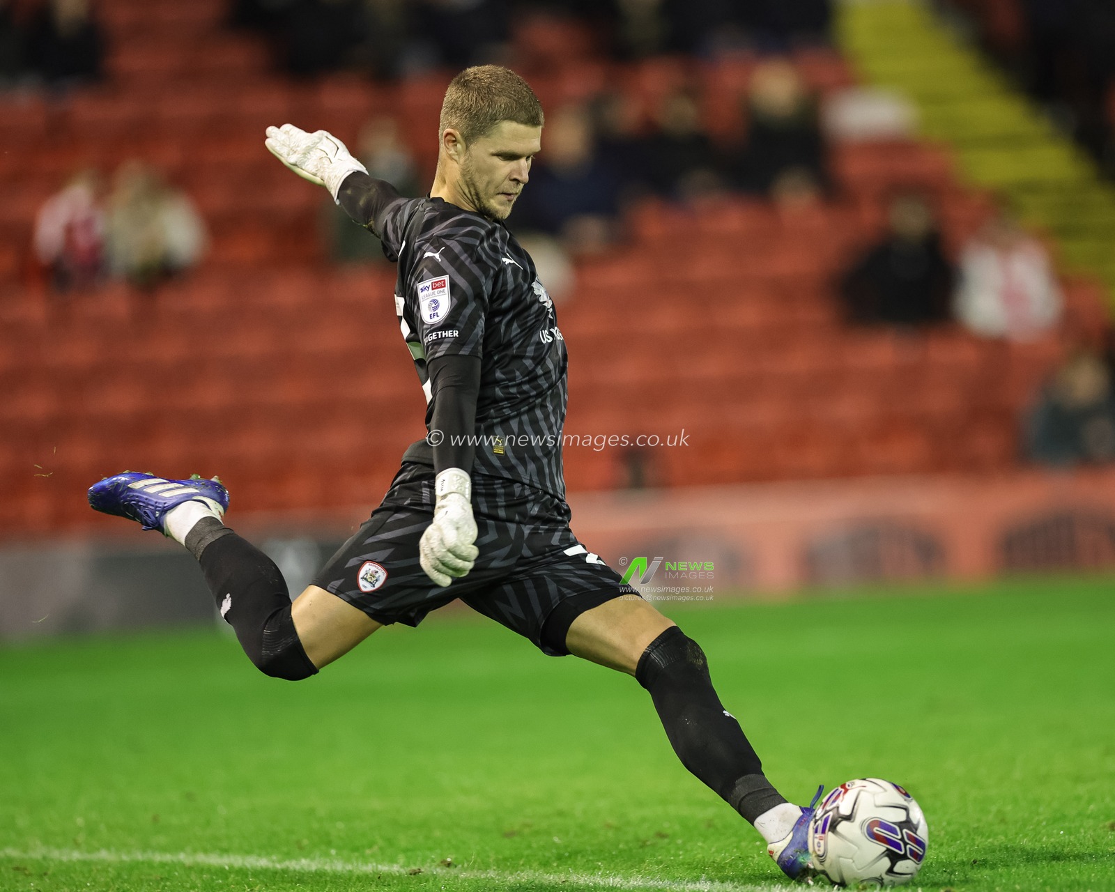 Ben Killip #23 of Barnsley during the Sky Bet League 1 match Barnsley vs Shrewsbury Town at Oakwell, Barnsley, United Kingdom, 24th October 2023

(Photo by Mark Cosgrove/News Images)