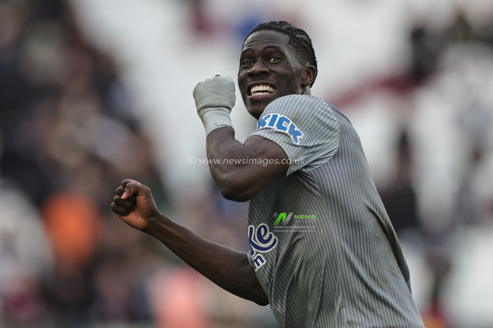 Amadou Onana #8 of Everton celebrates a 0-1 win during the Premier League match West Ham United vs Everton at London Stadium, London, United Kingdom, 29th October 2023

(Photo by Mark Cosgrove/News Images)
