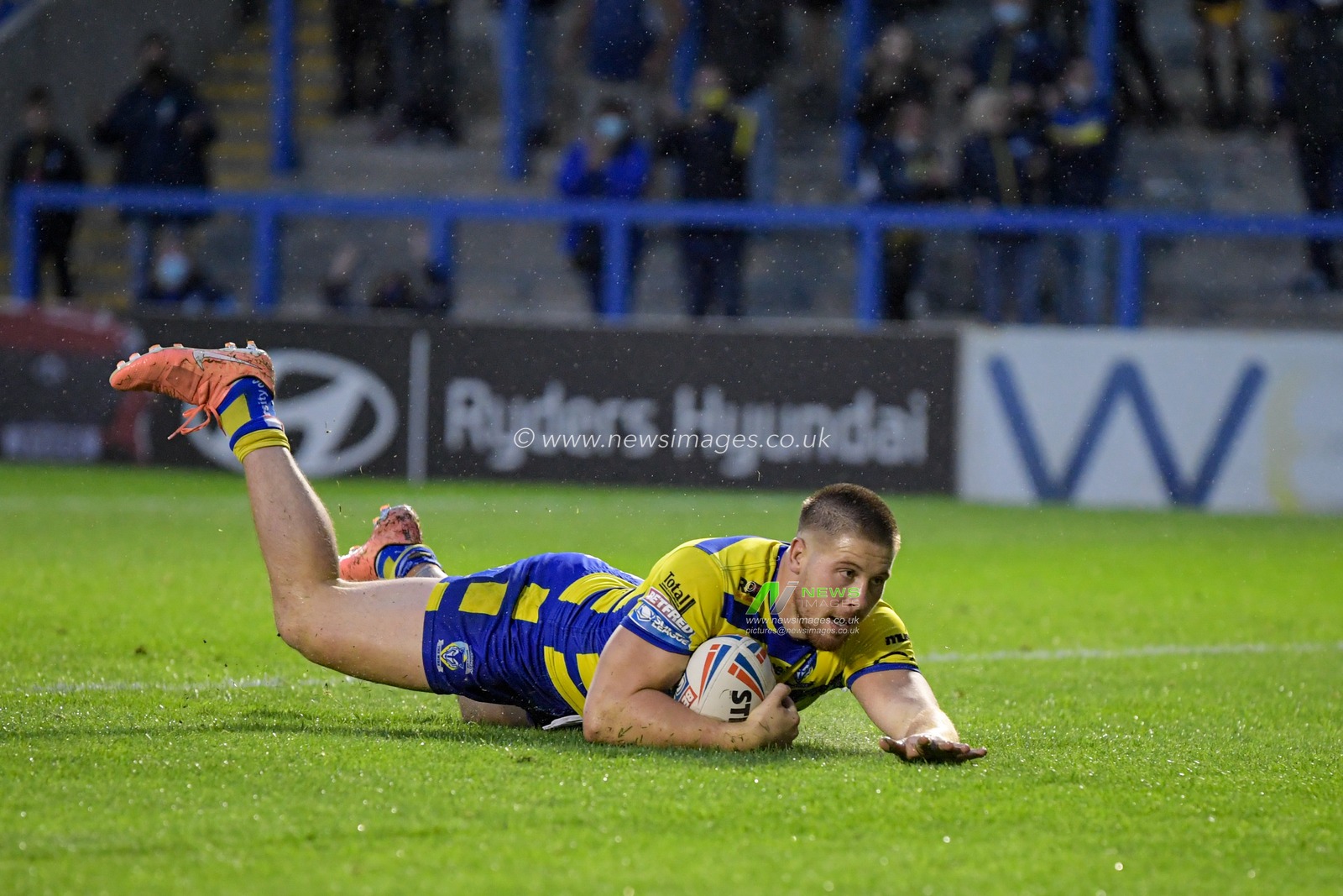 Tom Lineham (2) of Warrington Wolves goes over for a try to make it 42-12