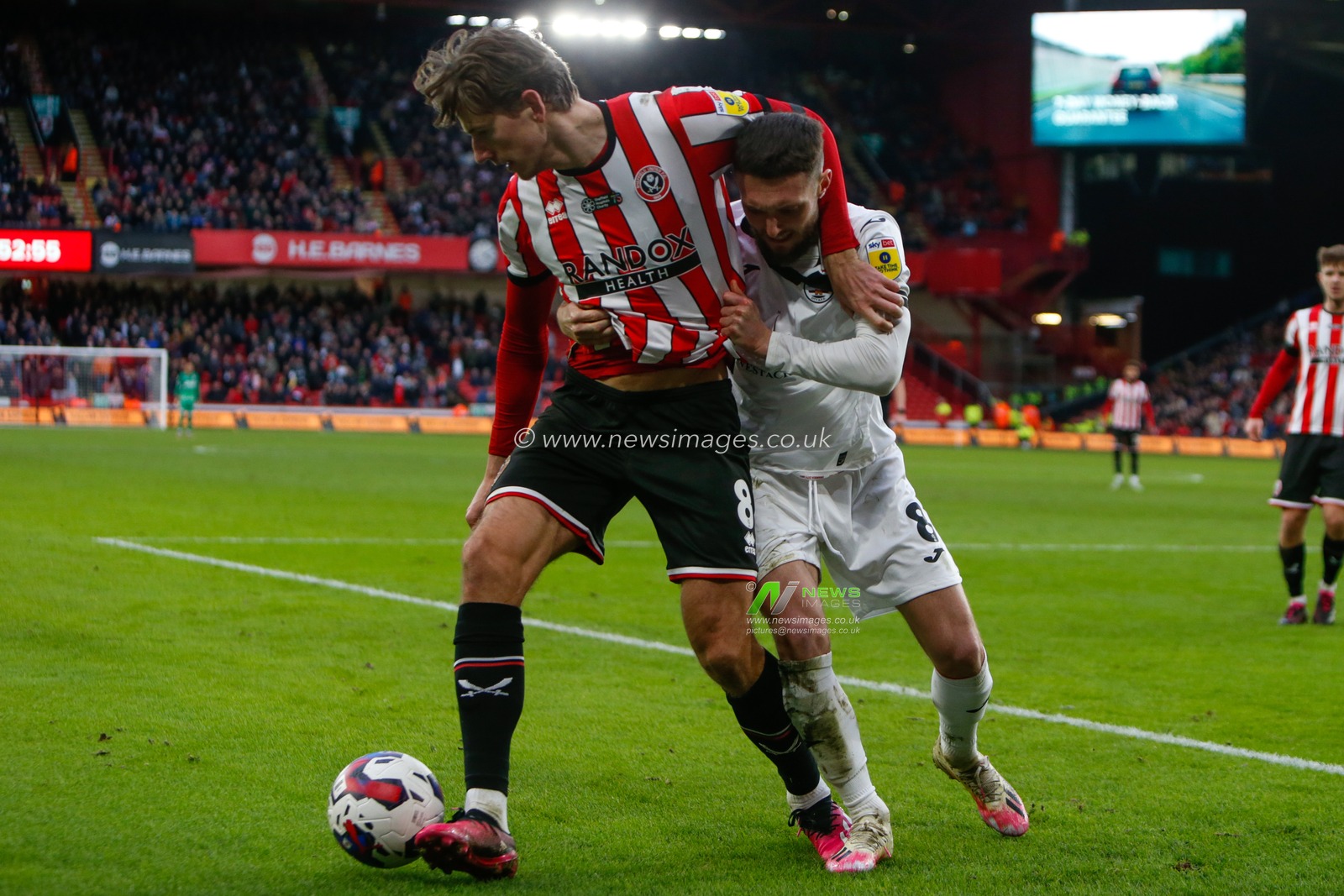 Sander Berge #8 of Sheffield United and Matt Grimes #8 of Swansea City during the Sky Bet Championship match Sheffield United vs Swansea City at Bramall Lane, Sheffield, United Kingdom, 11th February 2023

(Photo by Ben Early/News Images)