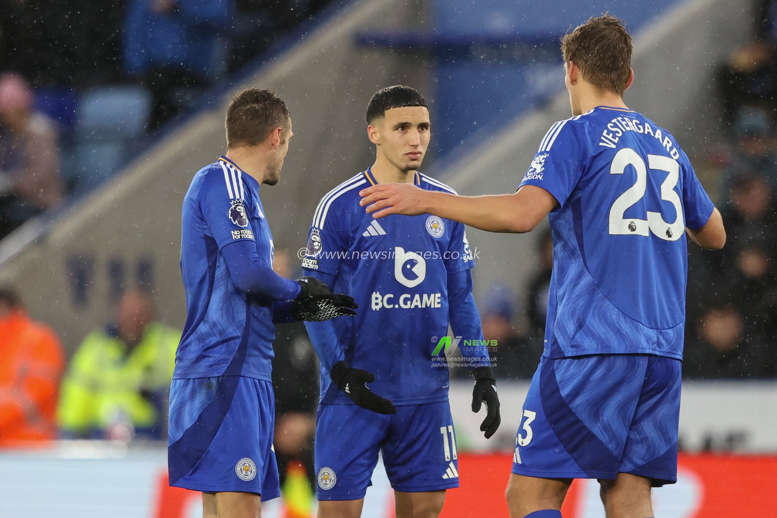 Jamie Vardy of Leicester City, Bilal El Khannouss of Leicester City and Jannik Vestergaard of Leicester City have a chat during a break in play during the Premier League match Leicester City vs Brighton and Hove Albion at King Power Stadium, Leicester, United Kingdom, 8th December 2024

(Photo by Alfie Cosgrove/News Images)