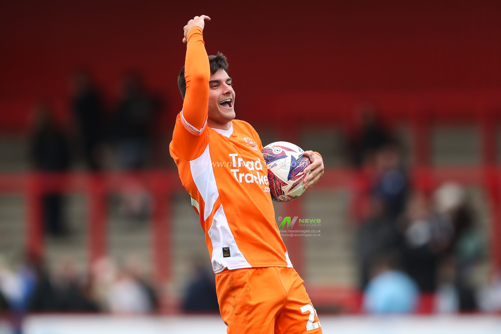 Rob Apter of Blackpool celebrates his teams win after the Sky Bet League 1 match Stevenage vs Blackpool at Lamex Stadium, Stevenage, United Kingdom, 18th April 2025

(Photo by Gareth Evans/News Images)