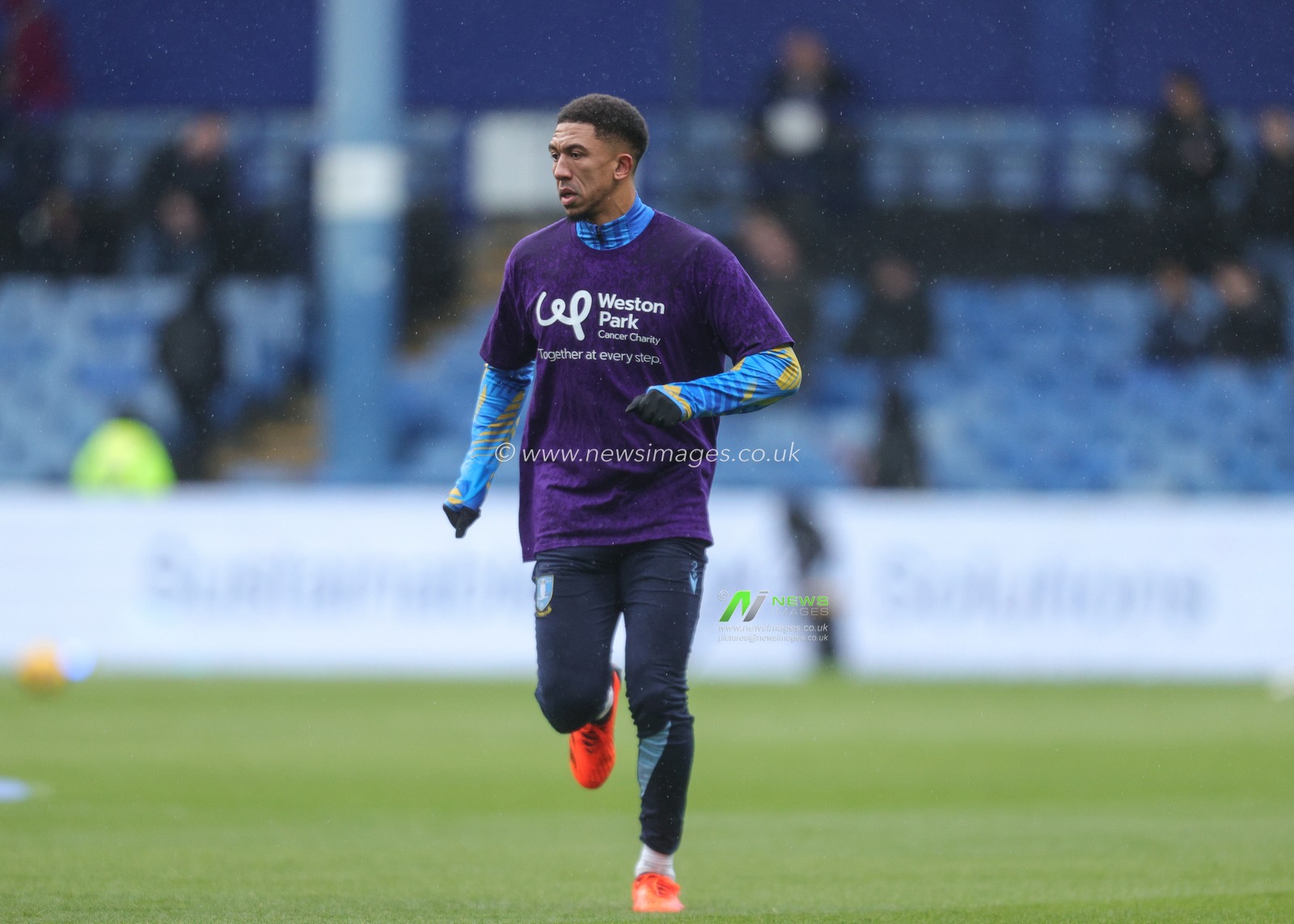 Liam Palmer of Sheffield Wednesday in the pregame warmup session during the Sky Bet Championship match Sheffield Wednesday vs Sheffield United at Hillsborough, Sheffield, United Kingdom, 23rd November 2025

(Photo by Richard Bierton/News Images)

*** GER AUT SUI OUT ***