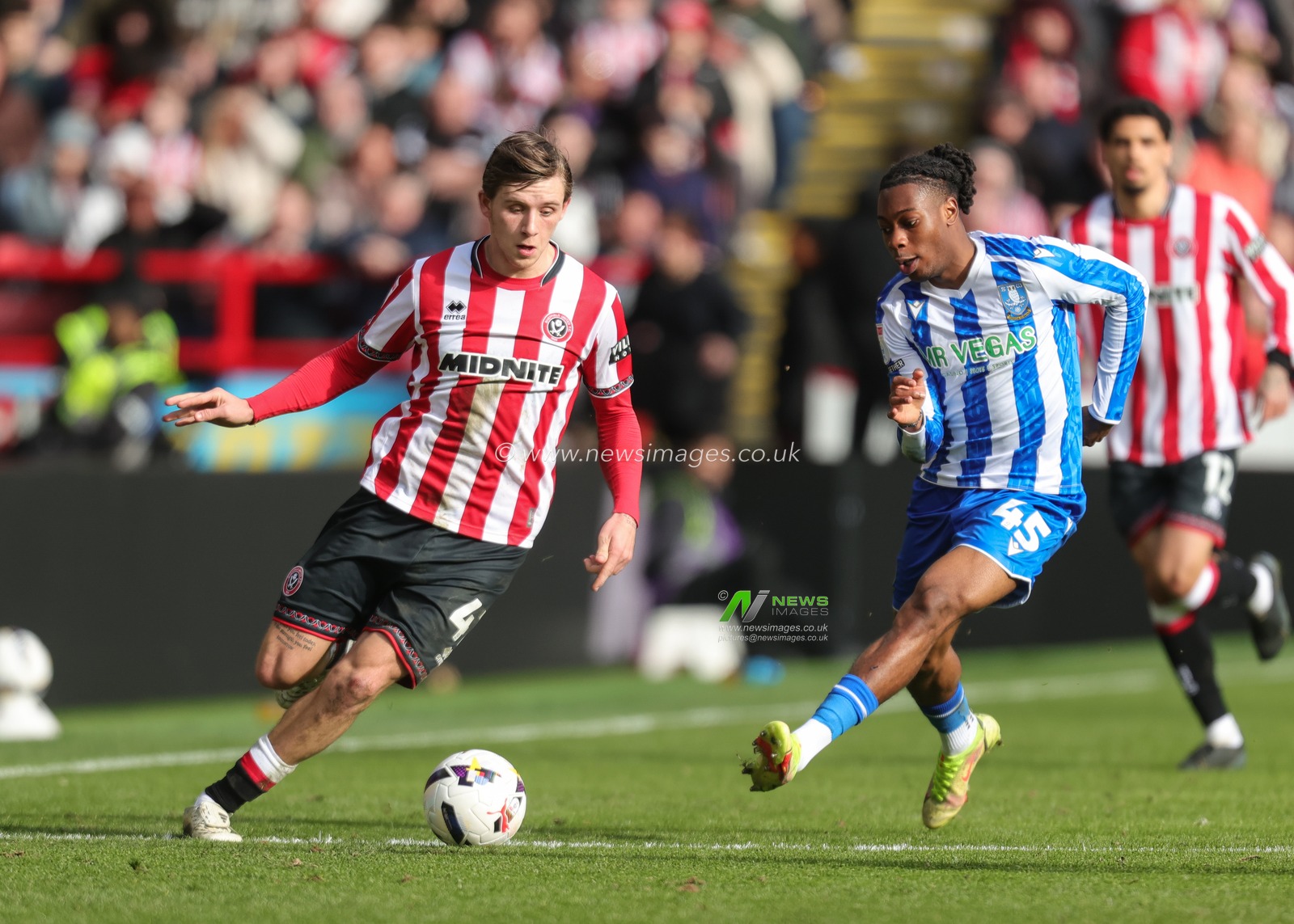 Sydie Peck of Sheffield United breaks with the ball during the Sky Bet Championship match Sheffield United vs Sheffield Wednesday at Bramall Lane, Sheffield, United Kingdom on 22 February 2026

(Photo by Richard Bierton/News Images)