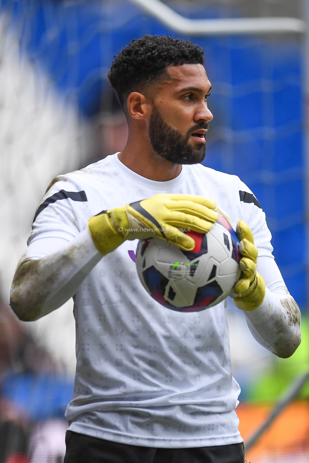 Wes Foderingham #18 of Sheffield United during the pre-game warmup during the Sky Bet Championship match Cardiff City vs Sheffield United at Cardiff City Stadium, Cardiff, United Kingdom, 12th November 2022

(Photo by Mike Jones/News Images)