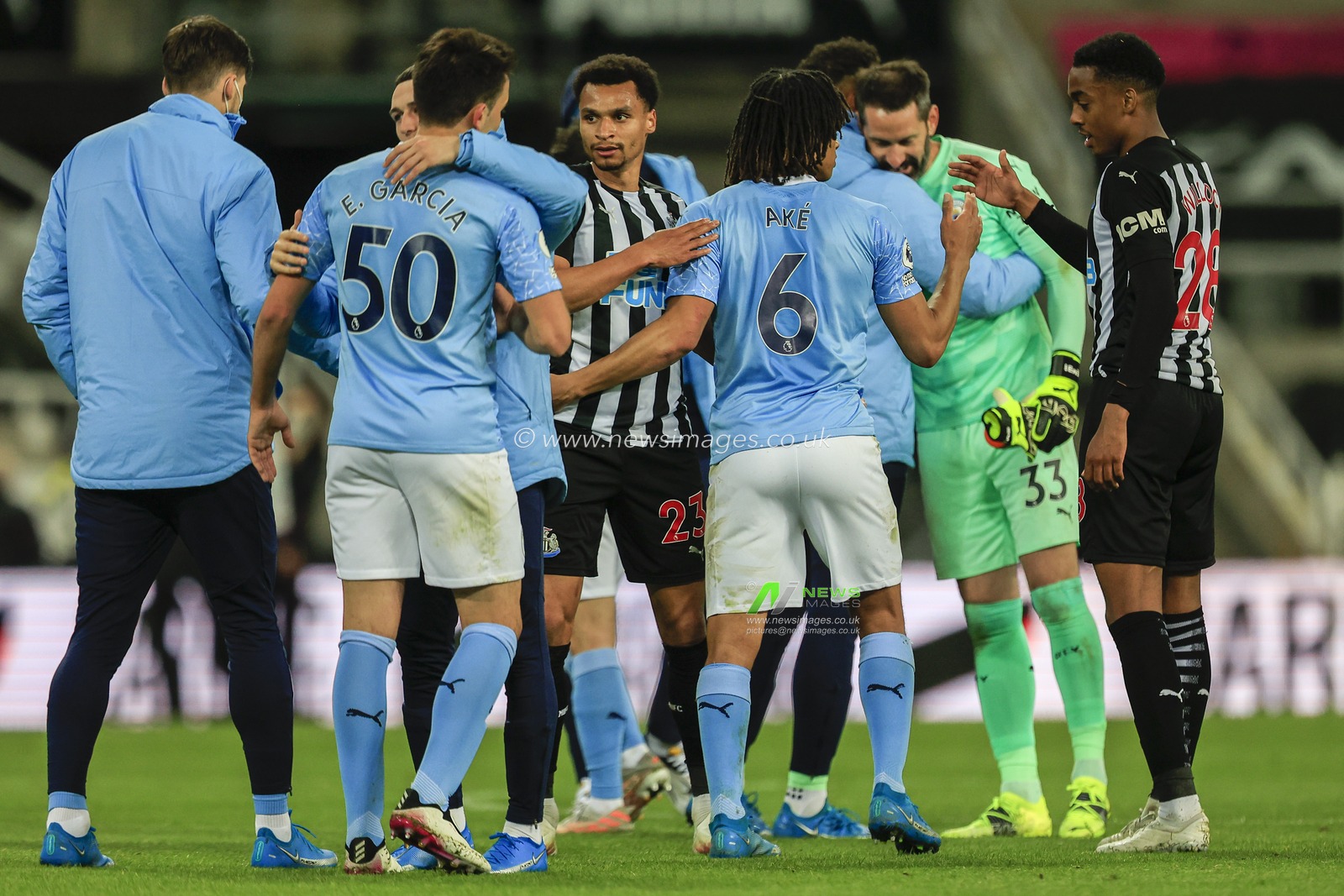 Newcastle United and Manchester City players shake hands at the full-time whistle