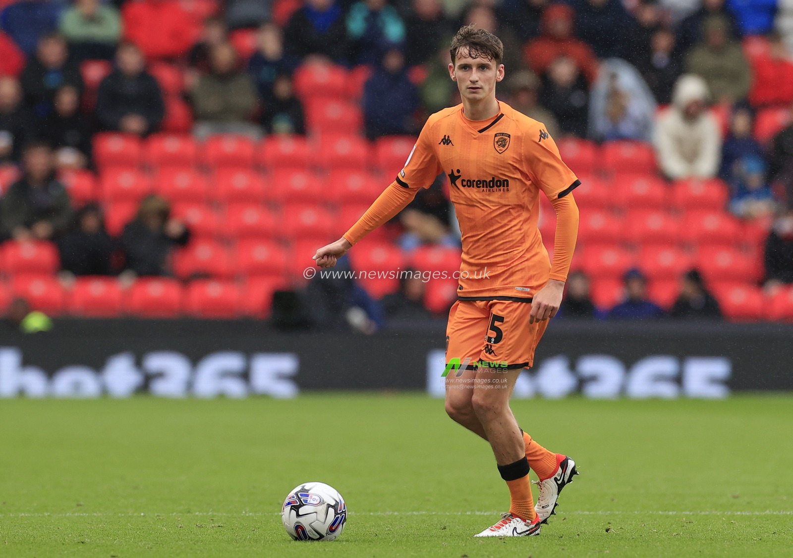 Tyler Morton #15 of Hull City during the Sky Bet Championship match Stoke City vs Hull City at Bet365 Stadium, Stoke-on-Trent, United Kingdom, 24th September 2023

(Photo by Conor Molloy/News Images)