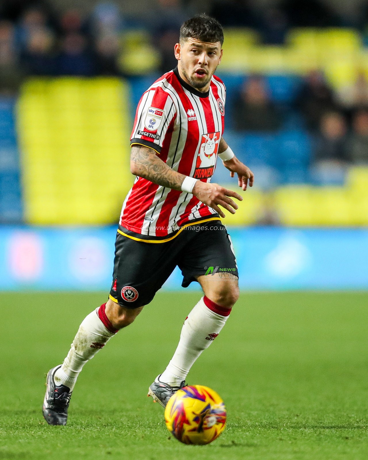 Gustavo Hamer of Sheffield United runs with the ball during the Sky Bet Championship match Millwall vs Sheffield United at The Den, London, United Kingdom, 11th December 2024

(Photo by Izzy Poles/News Images)