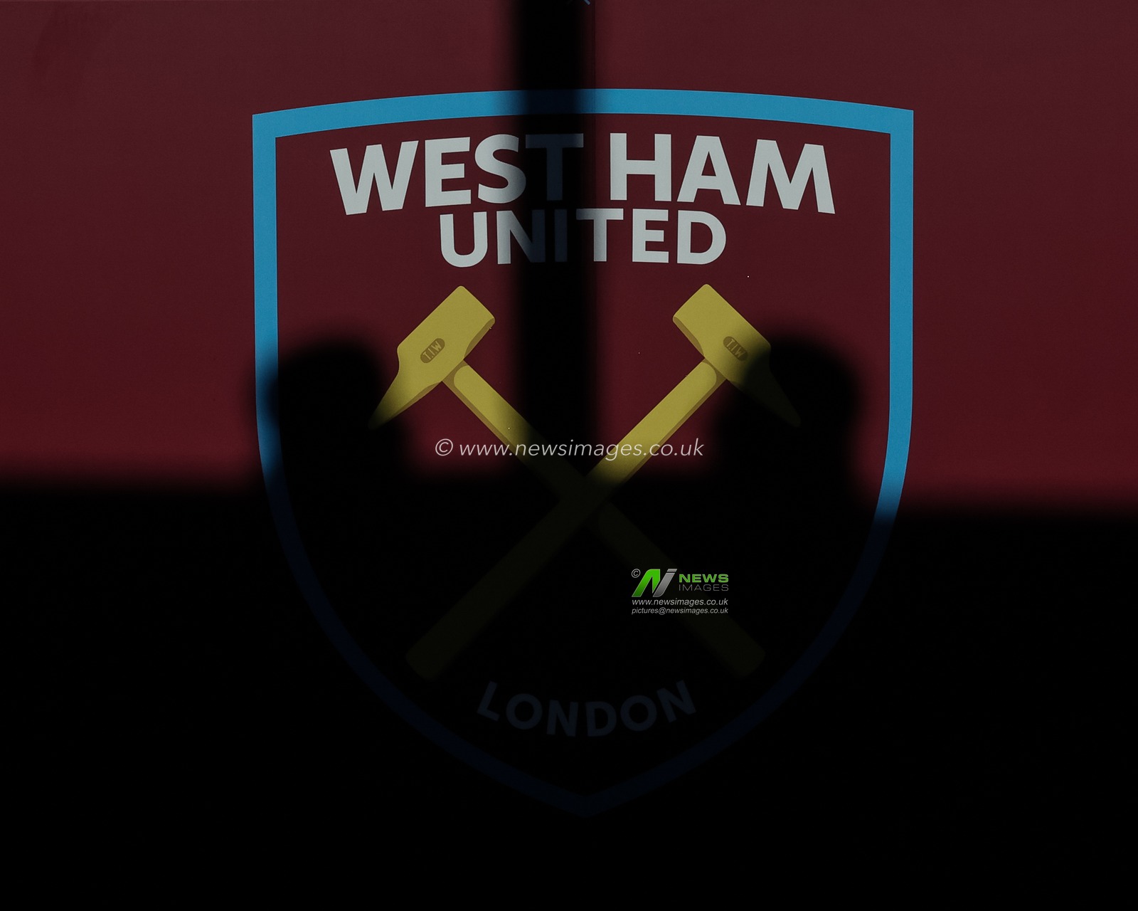 West Ham page cast in a shadow during the Premier League match West Ham United vs Manchester United at London Stadium, London, United Kingdom, 27th October 2024

(Photo by Mark Cosgrove/News Images)