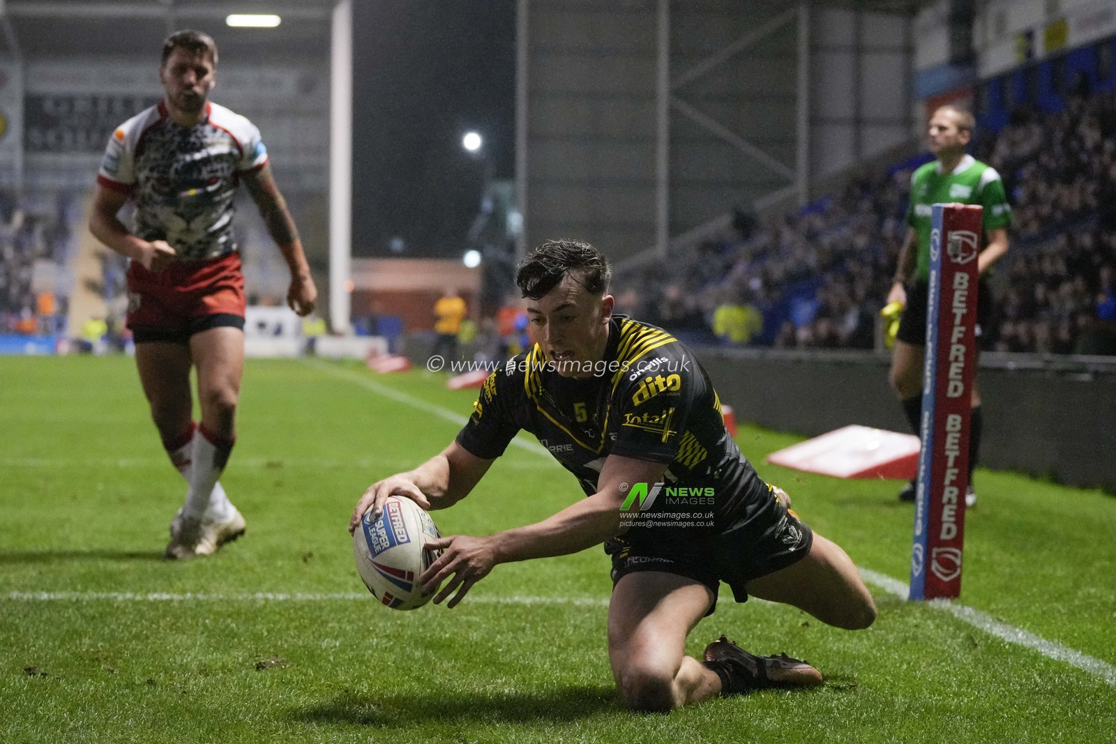 Matty Ashton #5 of Warrington Wolves touches down but the try was disallowed for a forward pass during the Rugby League Ben Currie Testimonial match Warrington Wolves vs Leigh Leopards at Halliwell Jones Stadium, Warrington, United Kingdom, 4th February 2023

(Photo by Steve Flynn/News Images)