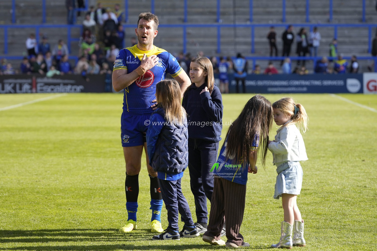 Stefan Ratchford of Warrington Wolves with his family after the Betfred Super League Round 8 match Warrington Wolves vs Leigh Leopards at Halliwell Jones Stadium, Warrington, United Kingdom, 20th April 2024

(Photo by Steve Flynn/News Images)
