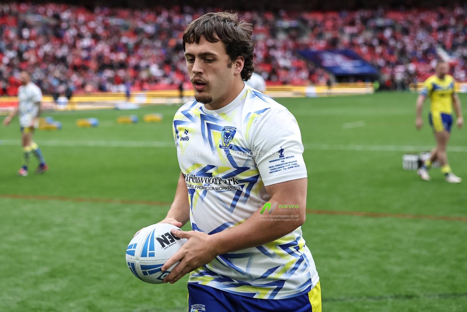 Max Wood of Warrington Wolves in the pre-game warm up during the Betfred Challenge Cup Final Warrington Wolves vs Hull KR at Wembley Stadium, London, United Kingdom, 7th June 2025

(Photo by Mark Cosgrove/News Images)