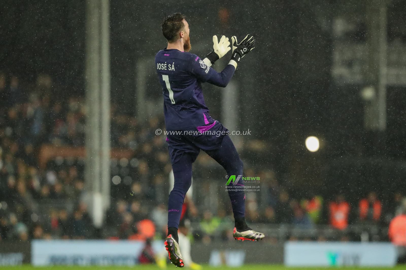 Jose Sa of Wolverhampton Wanderers celebrates after the teams victory following the Premier League match Fulham vs Wolverhampton Wanderers at Craven Cottage, London, United Kingdom, 23rd November 2024

(Photo by Izzy Poles/News Images)