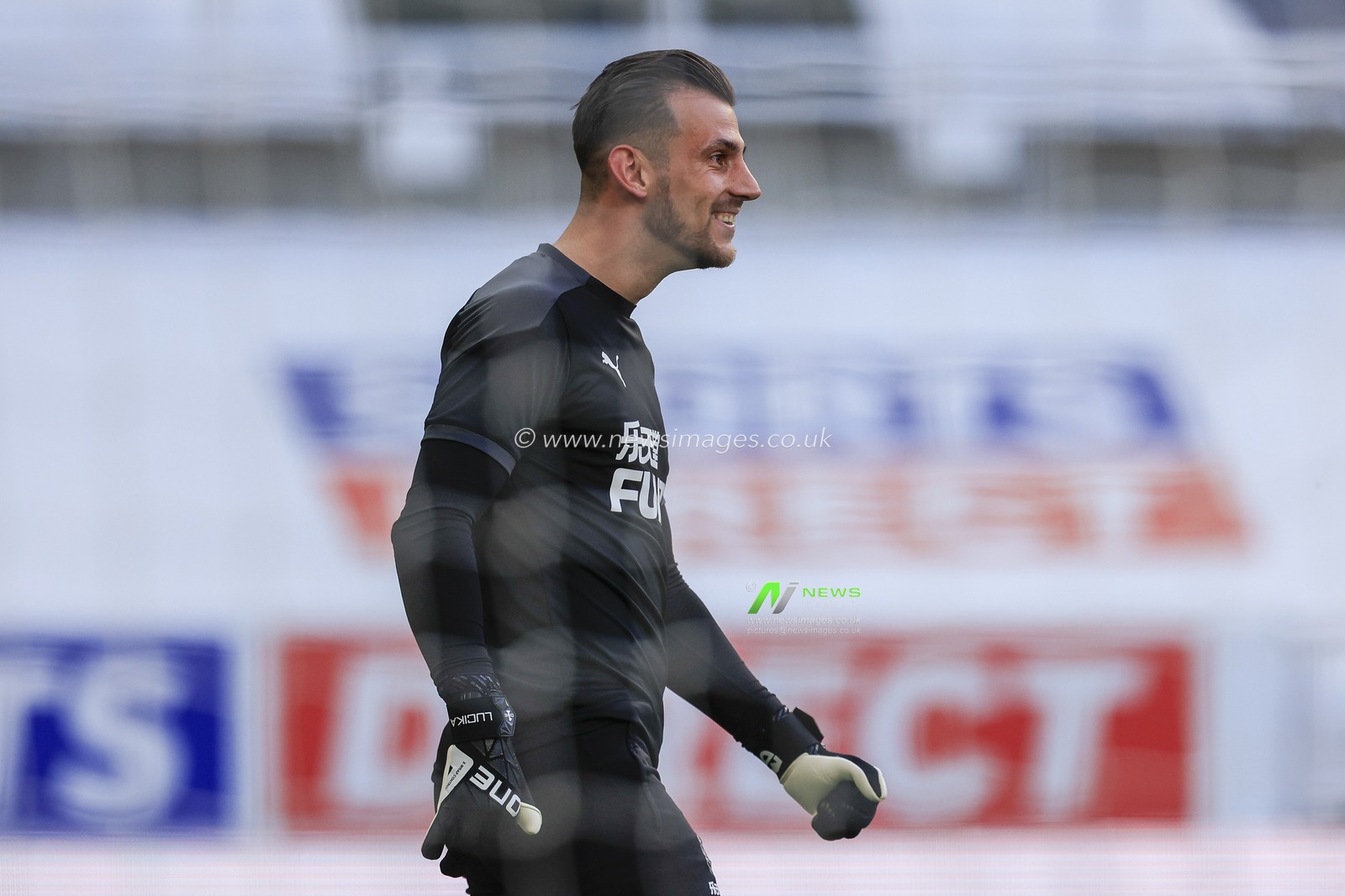 Martin DÃºbravka #1 of Newcastle United during the pre-game warmup