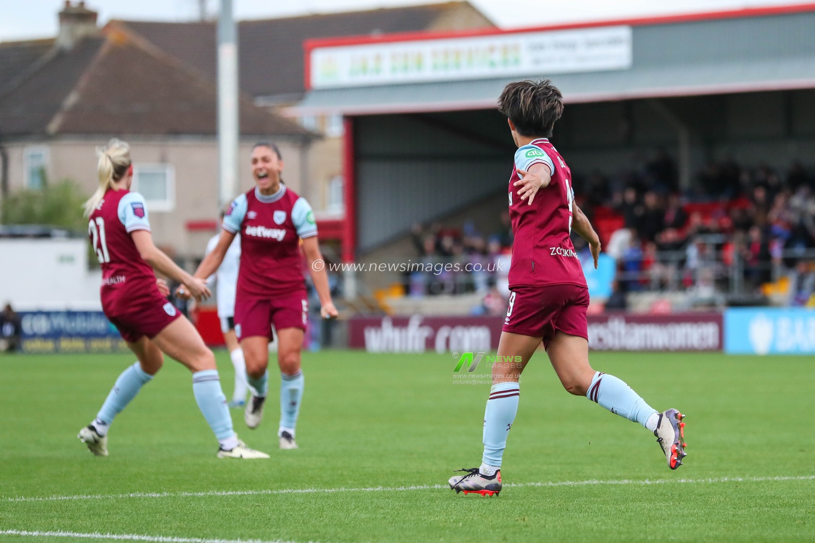 Riko Ueki of West Ham United celebrates her goal to make it 1-1 during the The FA Women's Super League match West Ham United Women vs Liverpool Women at The Chigwell Construction Stadium, London, United Kingdom, 29th September 2024

(Photo by Izzy Poles/News Images)
