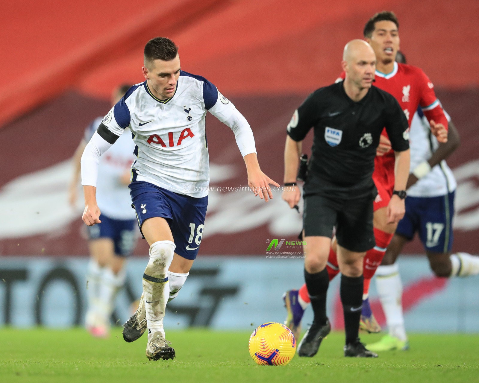 Giovani Lo Celso #18 of Tottenham Hotspur breaks