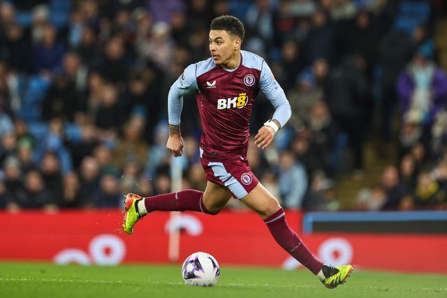 Morgan Rogers of Aston Villa makes a break with the ball during the Premier League match Manchester City vs Aston Villa at Etihad Stadium, Manchester, United Kingdom, 3rd April 2024

(Photo by Mark Cosgrove/News Images)