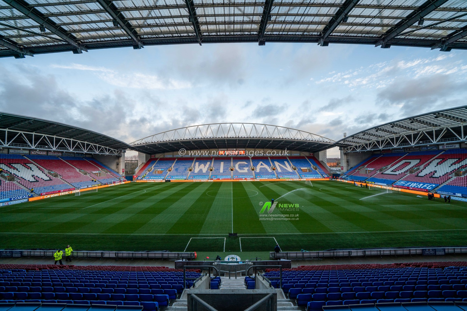 General view of the DW Stadium home of Wigan Athletic Football Club

22nd December 2018, DW Stadium, Wigan, England; Sky Bet Championship, Wigan Athletic vs Birmingham City ; 


Credit: Terry Donnelly/News Images

English Football League images are subject to DataCo Licence