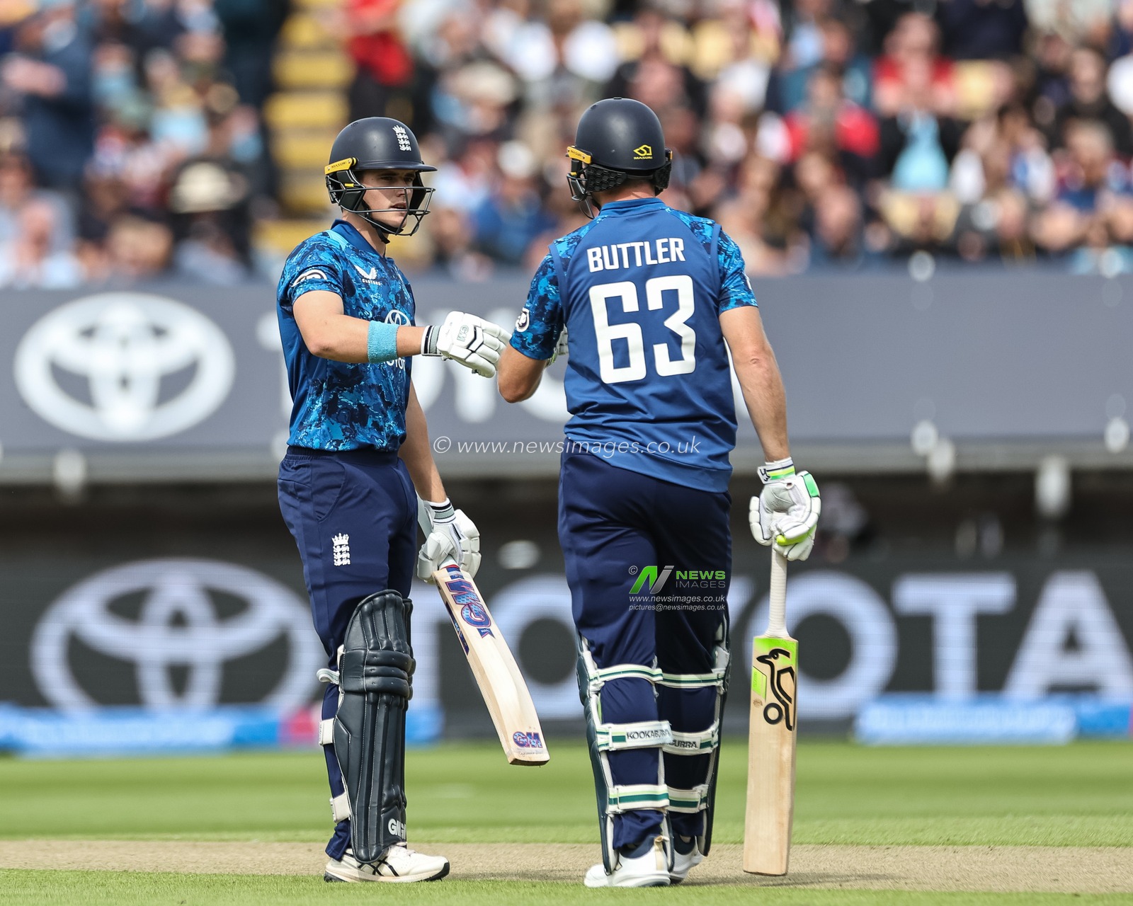 Jos Buttler of England fist bumps Jacob Bethell of England after hitting a four during the 1st Metro Bank ODI England vs West Indies at Edgbaston, Birmingham, United Kingdom, 29th May 2025

(Photo by Mark Cosgrove/News Images)