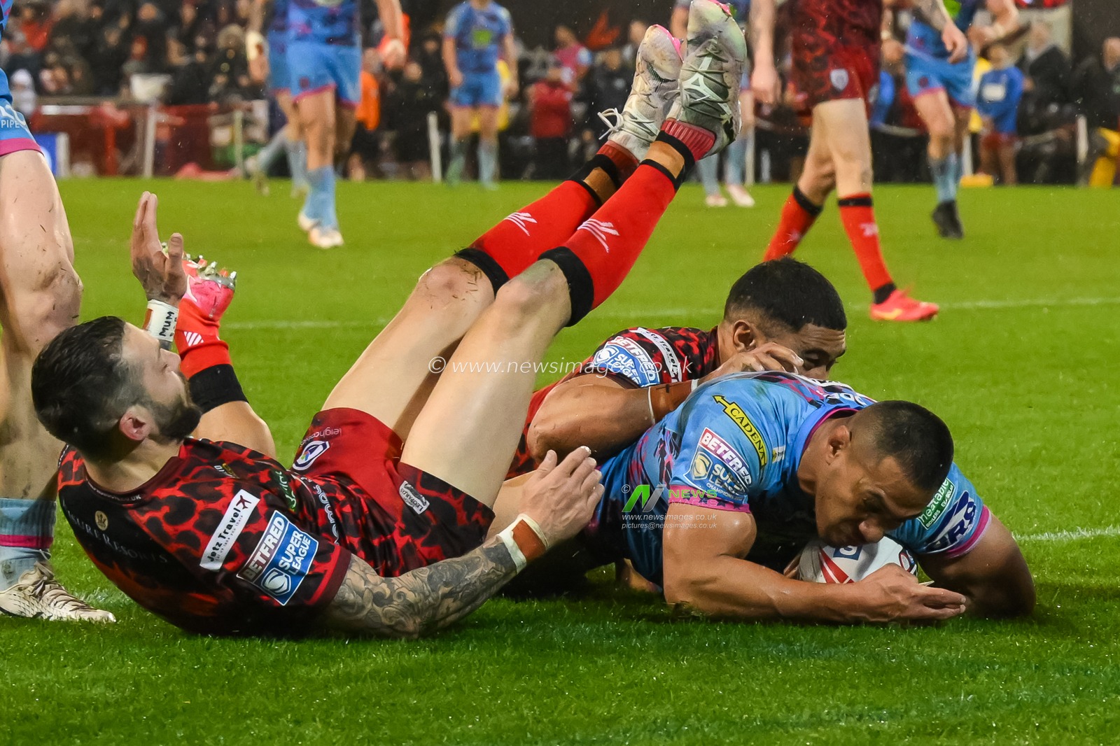 Willie Isa of Wigan Warriors goes over for a try during the Betfred Super League Round 7 match Leigh Leopards vs Wigan Warriors at Leigh Sports Village, Leigh, United Kingdom, 4th April 2024

(Photo by Craig Thomas/News Images)