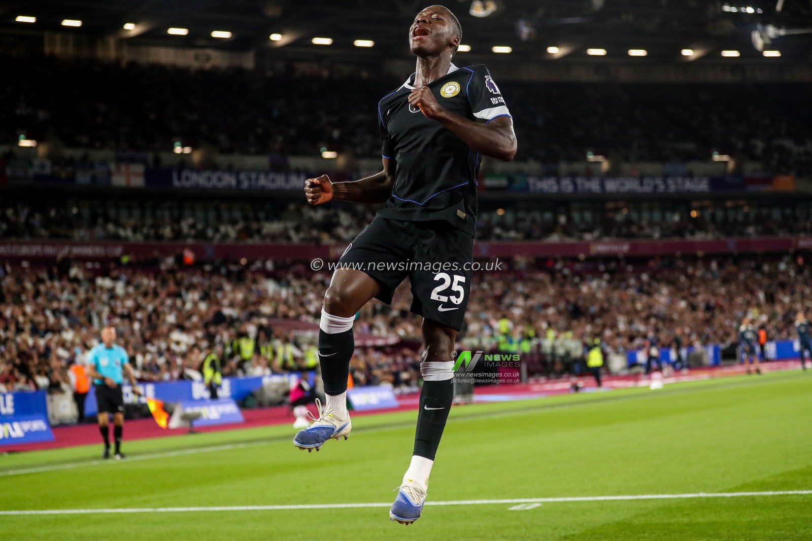 Moises Caicedo of Chelsea celebrates his goal to make it 1-4 during the Premier League match West Ham United vs Chelsea at London Stadium, London, United Kingdom, 22nd August 2025

(Photo by Izzy Poles/News Images)