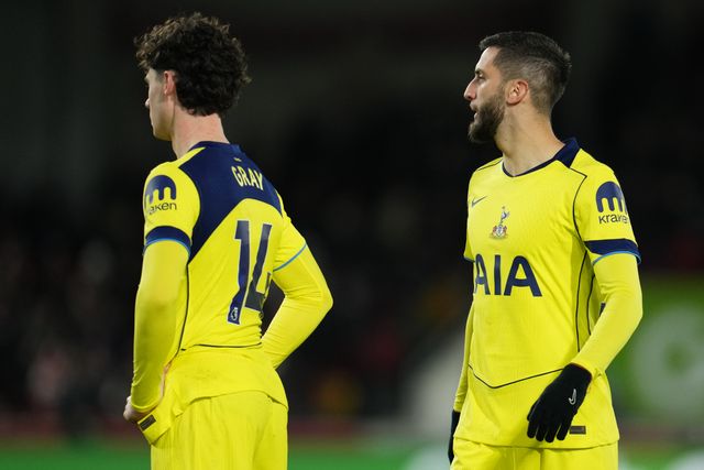 Rodrigo Bentancur of Tottenham Hotspur and Archie Gray of Tottenham Hotspur during the Premier League match Brentford vs Tottenham Hotspur at The Gtech Community Stadium, London, United Kingdom, 1st January 2026

(Photo by Harvey Murphy/News Images)

*** GER AUT SUI OUT ***