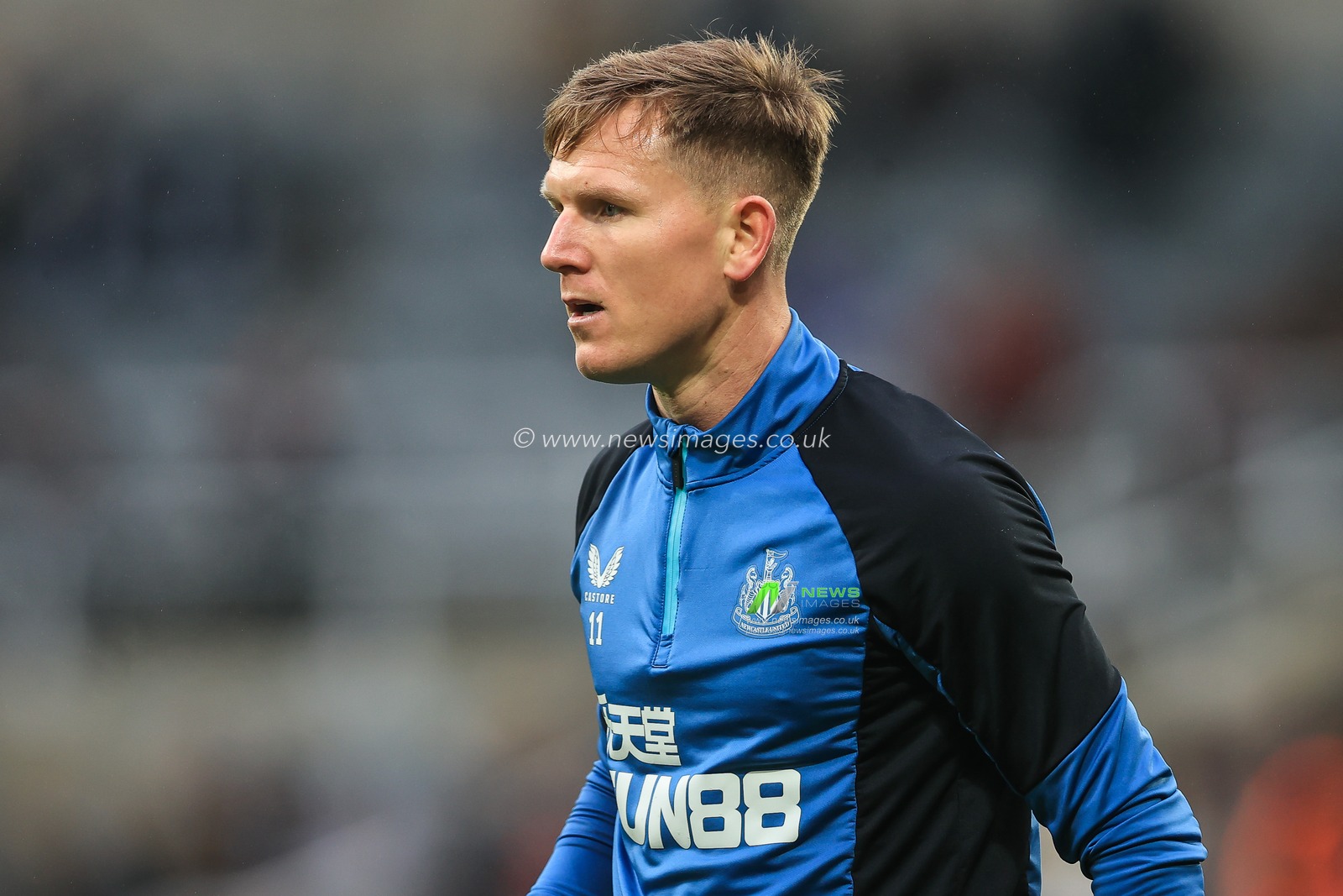 Matt Ritchie #11 of Newcastle United during the pre-game warmup