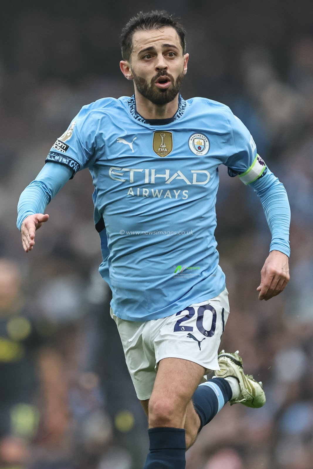 Bernardo Silva of Manchester City in action during the Premier League match Manchester City vs Everton at Etihad Stadium, Manchester, United Kingdom, 26th December 2024

(Photo by Mark Cosgrove/News Images)