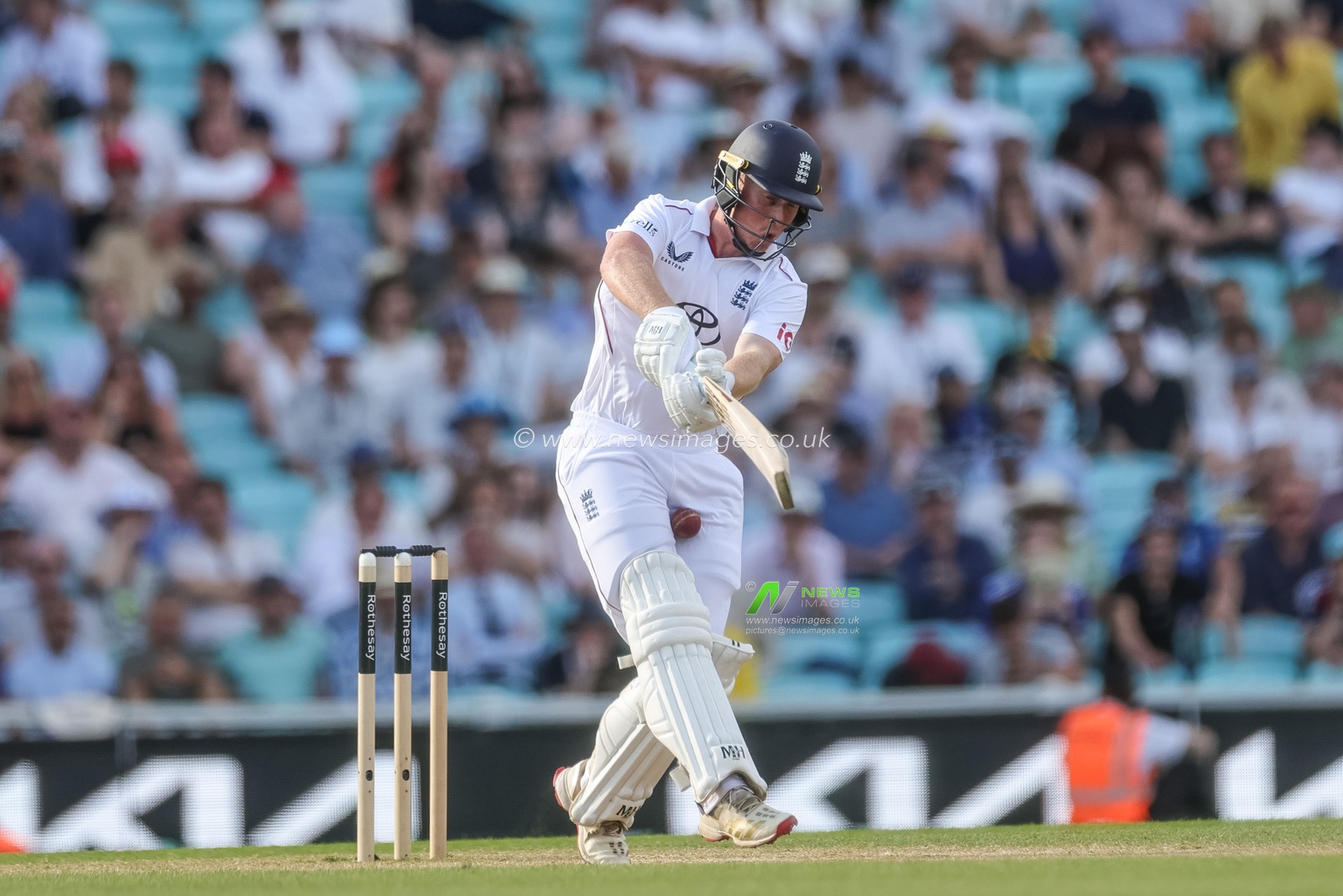 James New of England is bowled out by LBW by Kyle Jamieson of New Zealand during the 2nd Rothesay Test Match Day 4 match England vs New Zealand at The Kia Oval, London, United Kingdom on 20 June 2026

(Photo by Mark Cosgrove/News Images)
